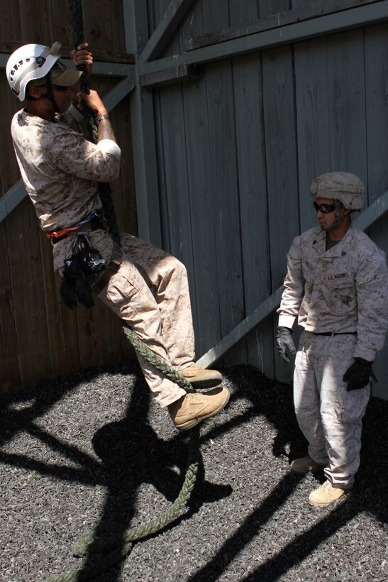 2 4 and 2 7 conduct fast rope training