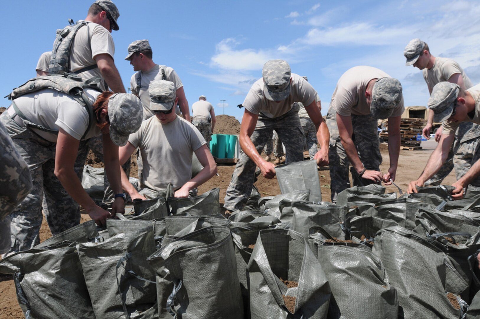 Members of the South Dakota Army National Guard’s 235th Military Police Company, based out of Sioux Falls, tie sandbags at the Dakota Valley Elementary School parking lot, June 19, 2014, in North Sioux City for community members in the Union County area. About 147 SDNG members are assisting state and local emergency management officials in flood operations in southeast South Dakota in response to the rise in water levels along the Big Sioux River. 
