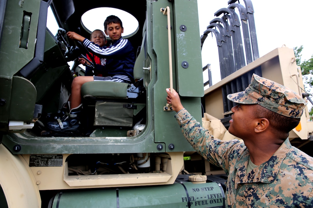 Marines and sailors of BSRF-14 work hard, play hard with kids for ...