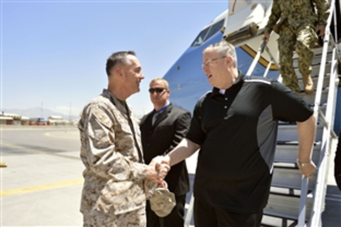 U.S. Deputy Defense Secretary Bob Work, right, speaks with U.S. Marine Corps Gen. Joseph F. Dunford Jr., commander of the International Security Assistance Force, upon his arrival at Kabul International Airport in Kabul, Afghanistan, June 22, 2014. 