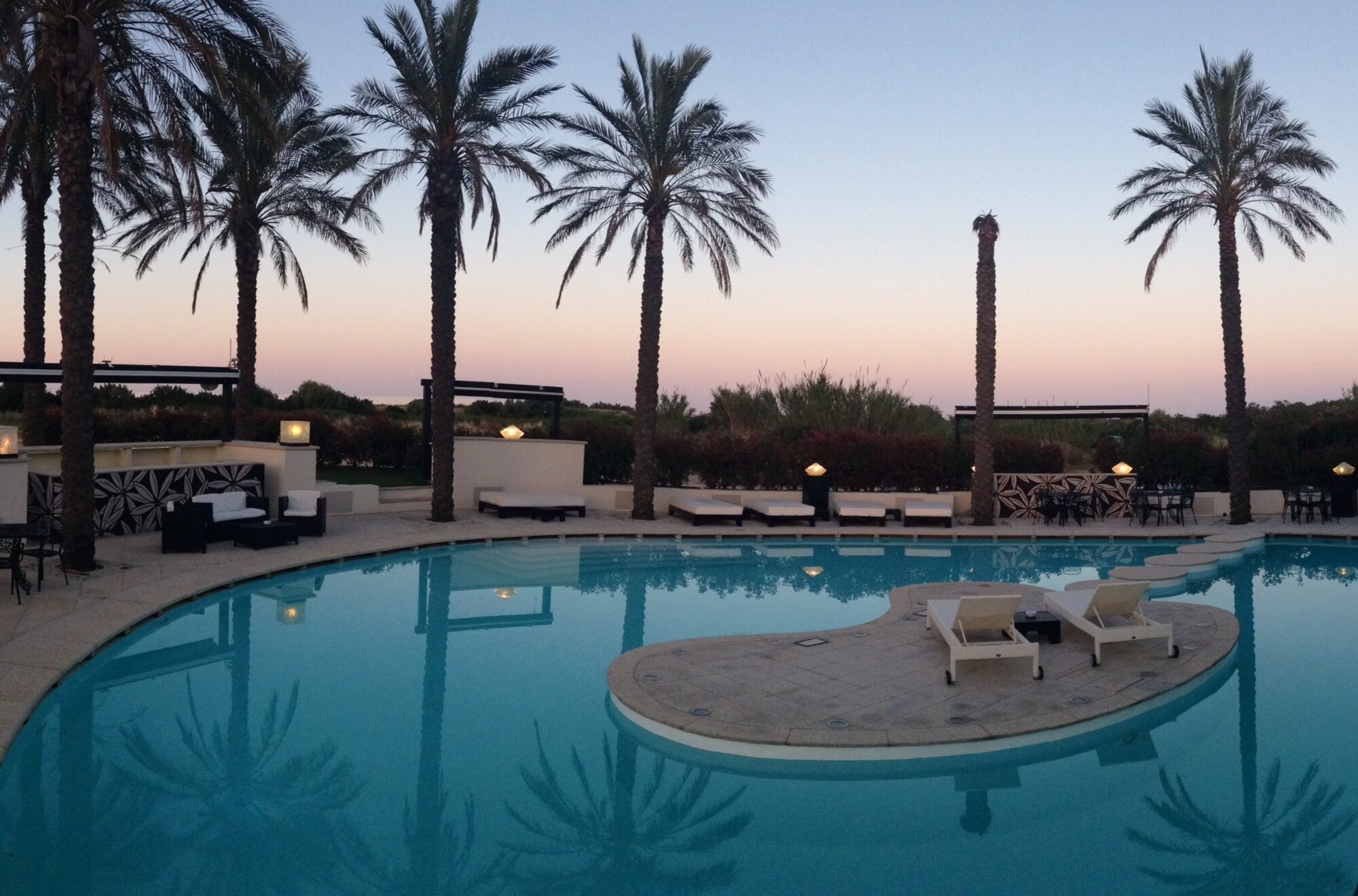 If venturing to San Teodoro, tourists may find themselves soaking up the sun near Cala Brandinchi beach, or dining in one of the luxurious restaurants nearby. It’s not uncommon to see palm trees and lit-up pools at any hotel or restaurant in the area, including all other major cities on the north end of the island. 
