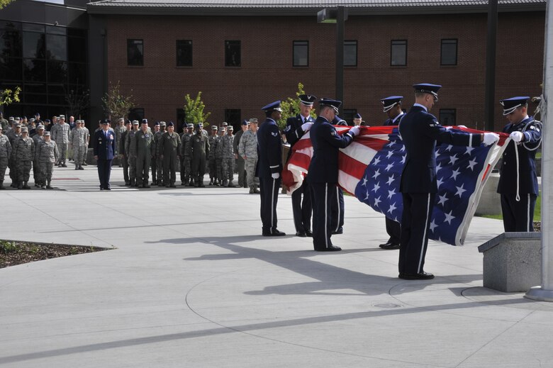 B52 crash ceremoniously remembered 20 years later > Fairchild Air