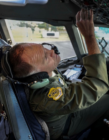 Col. Johnny Roscoe, 15th Wing commander, conducts a pre-flight checklist for a C-17 Globemaster III on the Joint Base Pearl Harbor-Hickam flightline before taking off on his “fini-flight” June 24, 2014. A “fini-flight” is a ceremonial final flight for Air Force pilots. Roscoe will retire June 26 after 26 years of Air Force service. (U.S. Air Force photo/Tech. Sgt. Terri Paden)