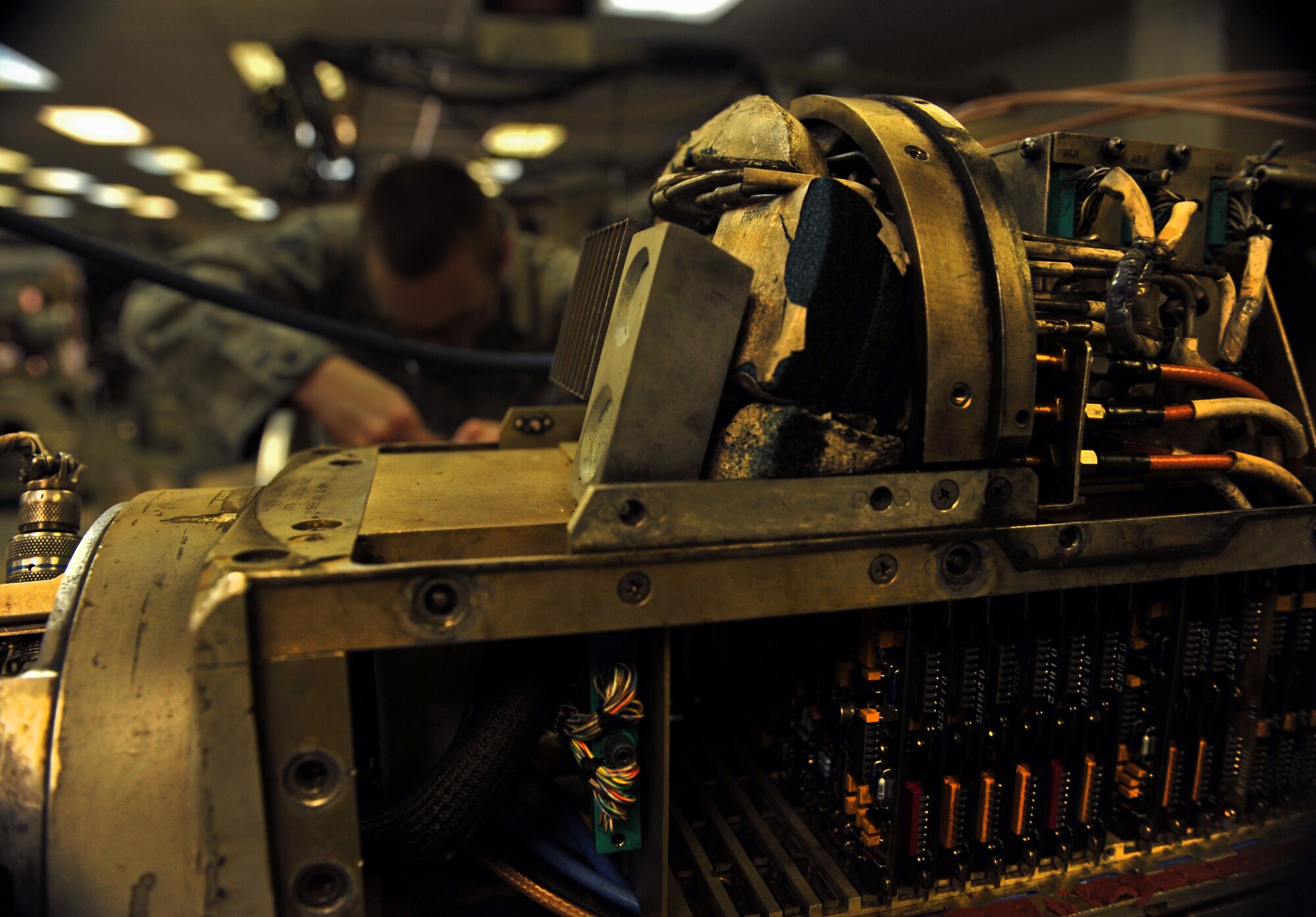 The top of an AN/ALQ-184 electronic countermeasure pod awaits maintenance at Osan Air Base, Republic of Korea, Feb. 28, 2014. The AN/ALQ-184 is equipped with forward and aft antennae, which manipulates radio frequency signals received and sends back false information, making it difficult for enemy aircraft to lock a signal on 36th and 25th Fighter Squadron aircraft. (U.S. Air Force photo/Senior Airman Siuta B. Ika)