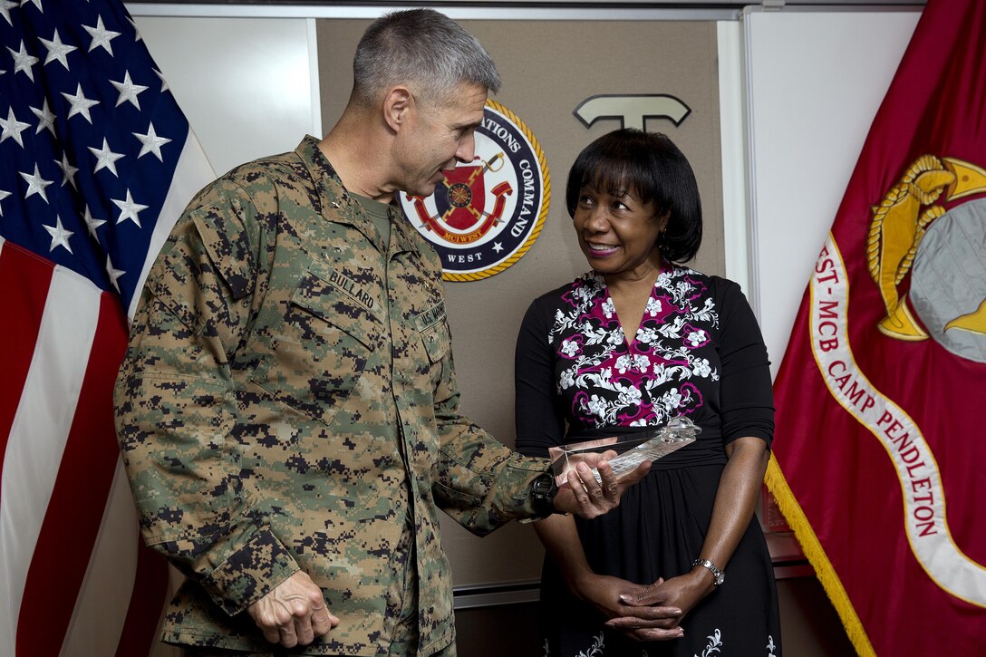 Brig. Gen. John W. Bullard presents Henrietta Pearman with the Outstanding Middle Housing Manager of the year award March 4.

Pearman won for making the Camp Pendleton Housing Office the first to enable electronic digital signatures on all required housing application forms.

Bullard is the Commanding General, Marine Corps Installations-West, Marine Corps Base Camp Pendleton. Pearman housing application manager for the Family Housing Branch.