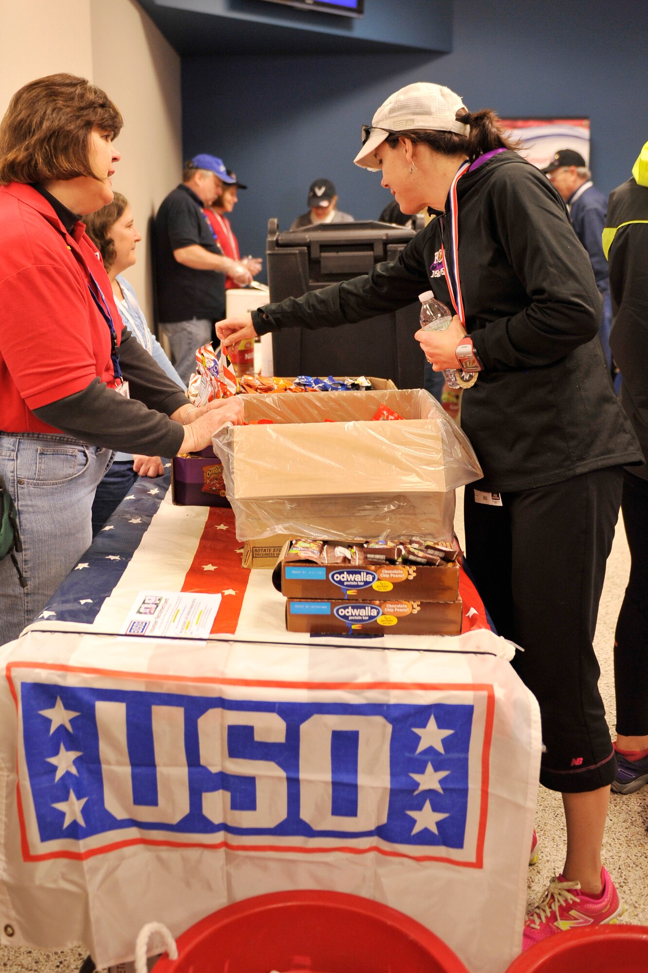 The USO provided refreshments after the run. (U.S. Air Force photo/ Airman 1st Class Kiana Brothers)