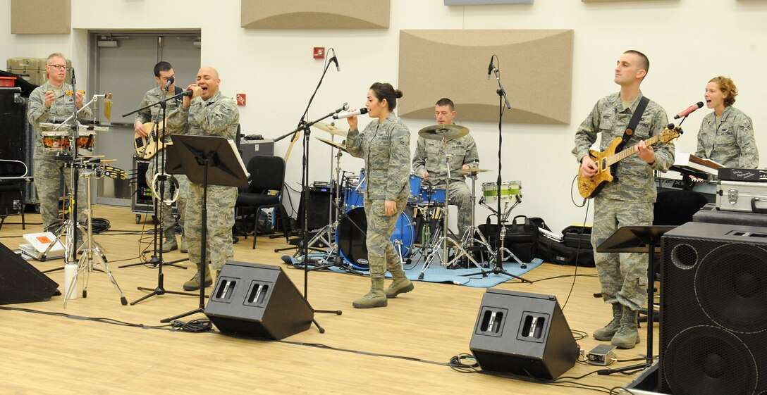 The U.S. Air Force Heritage of America band ensemble, Full Spectrum, performs for U.S. Army Maj. Gen. Jeff W. Mathis III, Joint Task Force Civil Support commander, during his visit to Joint Base Langley-Eustis, Va., Feb. 26, 2014. Mathis presented commander coins to show his appreciation to the band for providing musical entertainment at last month's JTF-CS Burns Night Dining Out. JTF-CS anticipates, plans, and prepares for Chemical, Biological, Radiological, and Nuclear Defense Support of Civil Authorities (CBRN-DSCA) response operations. (DOD photo by U.S. Navy Petty Officer 1st Class Brian Dietrick/Released)