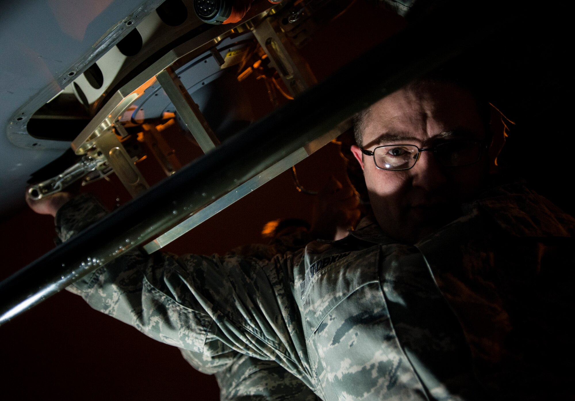 Airmen Replace Infrared Countermeasure System On C 17 Air Mobility 