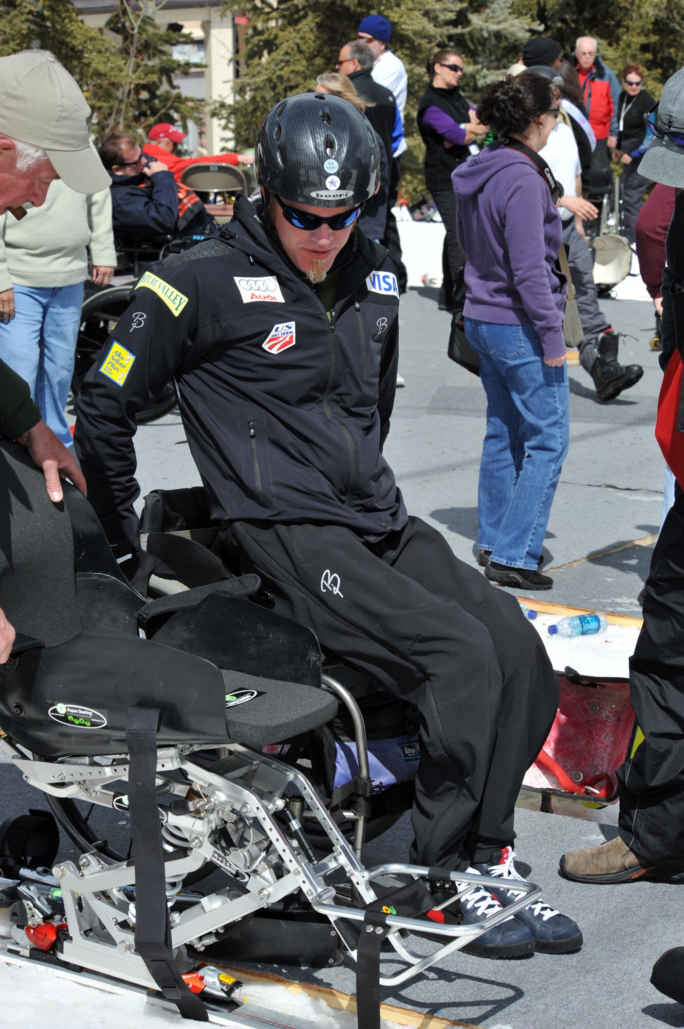 Sean Halsted lifts himself out of his wheelchair into a mono-ski outside The Silvertree Hotel March 30 for the 24th National Disabled American Veterans Winter Sports Clinic in Snowmass Village, Colo. Halsted is an Air Force veteran who will be competing in the 2014 Sochi Paralympic Winter Games. (U.S. Air Force photo/Desiree N. Palacios)
