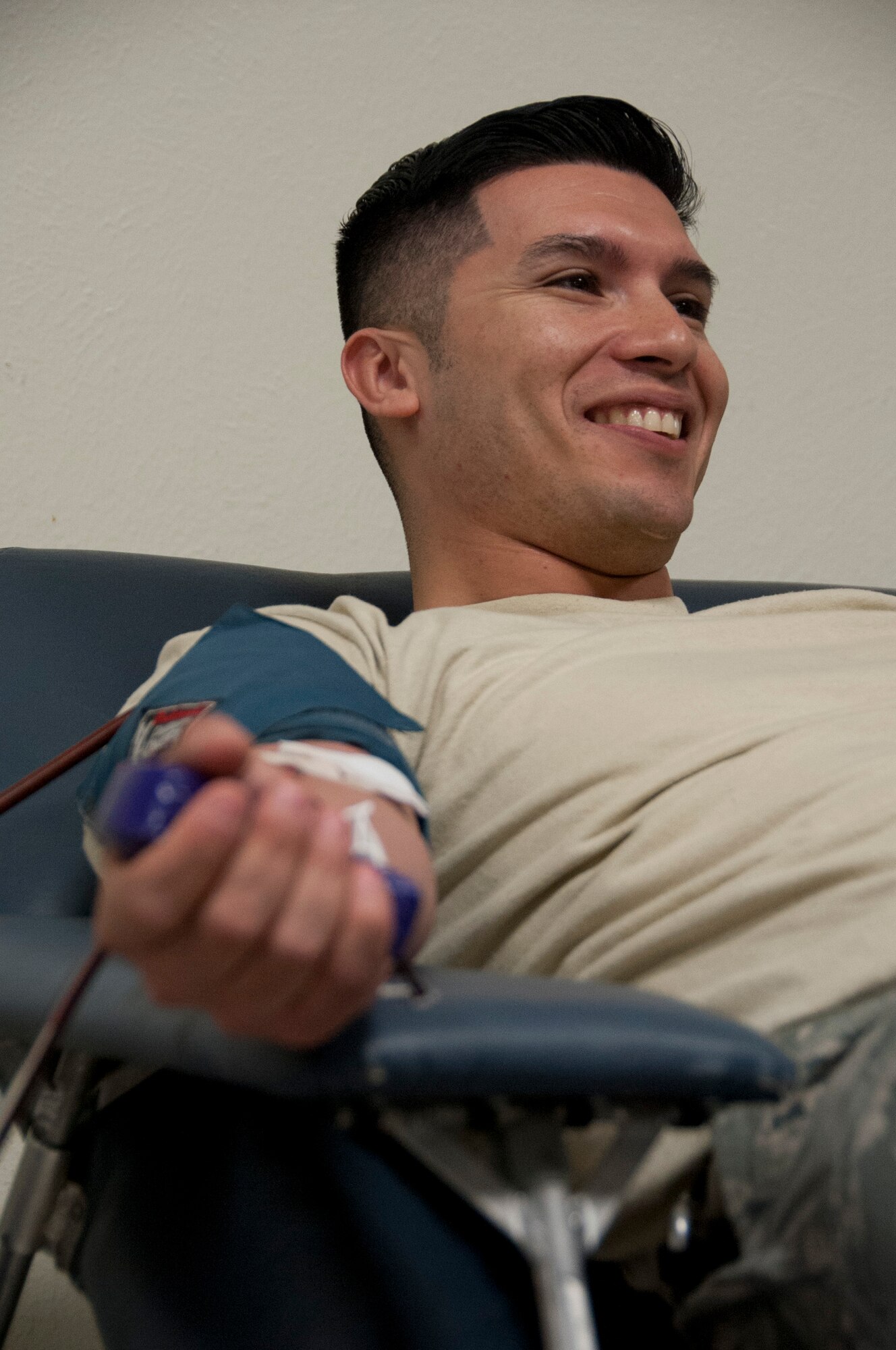 Tech. Sgt. Roberto Hernandez, 362nd Training Squadron instructor, donates blood at the Sheppard Air Force Blood Drive Feb. 13, 2014. During the three-day drive, 526 Sheppard donors contributed 381 units of blood to the Texas Blood Institute blood bank. (U.S. Air Force photo/Airman 1st Class Robert L. McIlrath)