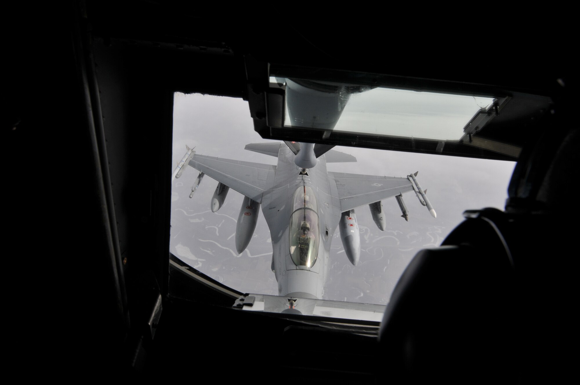 A picture of a U.S. Air Force F-16D Fighting Falcon being refueled by a KC-135 Stratotanker.