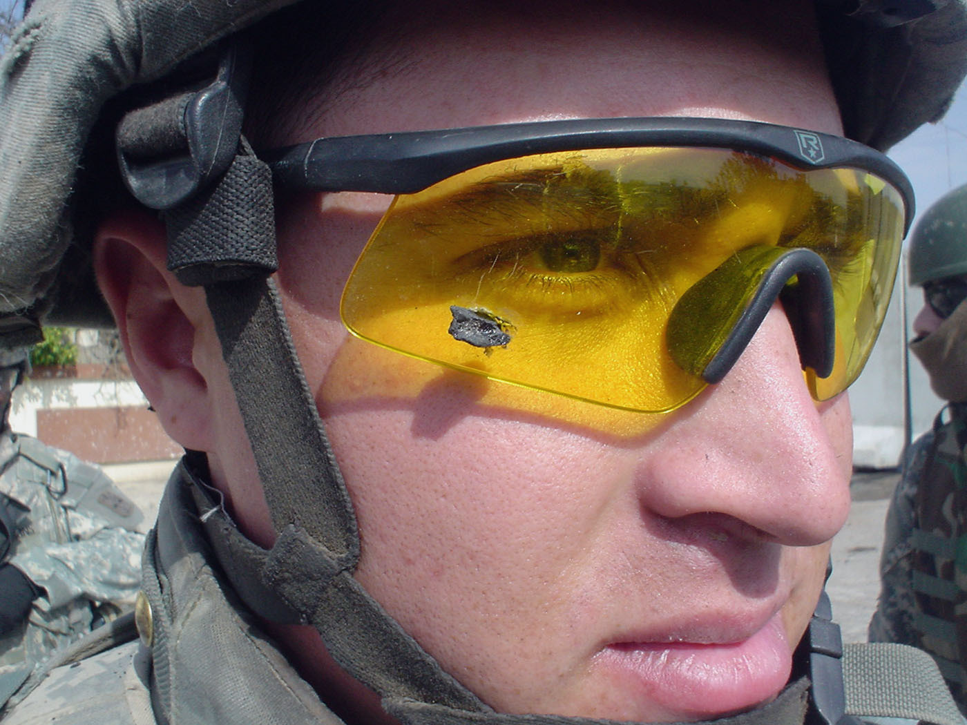 Тест защитных очков. Очки баллистические противоосколочные ESS. Баллистические очки ESS Crossbow. Американские баллистические очки ESS. Противоосколочные очки армии США.