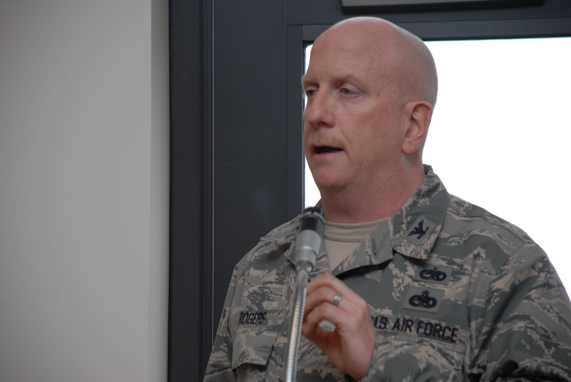 Col. Kevin Rogers, 107th Maintenance Group Commander, addresses unit members at the maintenance group’s final commander’s call here March 8.  (U.S Air National Guard photo/Senior Airman Daniel Fravel)