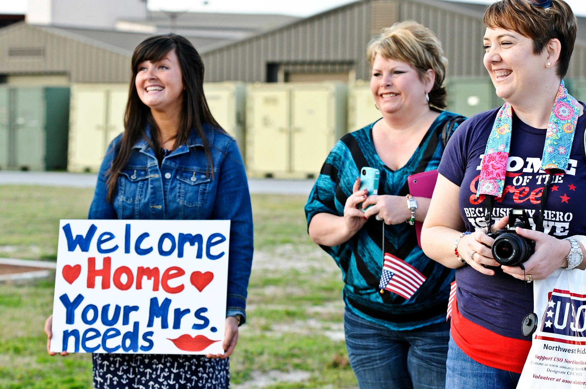 Family members, friends and fellow Air Commandos gather to welcome home more than 100 Hurlburt Airmen at the 9th Aircraft Maintenance Unit Hangar on Hurlburt Field, Fla., March 9, 2014. The Airmen in-processed through such functions as medical and finance on site. (U.S. Air Force photo/Senior Airman Michelle Patten)


