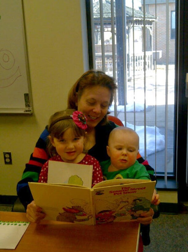 Dr. Julie Liss-Aguilar, wife of Army Maj. John Aguilar, 25th Signal
Battalion, reads a Dr. Seuss book to children during the Green Eggs & Ham
Breakfast for deployed families on March 8, 2014 at the Joint Base Andrews, Md.
Military & Family Support Center. The Hearts Apart event brought families
together for breakfast and reading in honor of Dr. Seuss Week. (courtesy photo/ Tech Sgt. Amanda Mocanu)