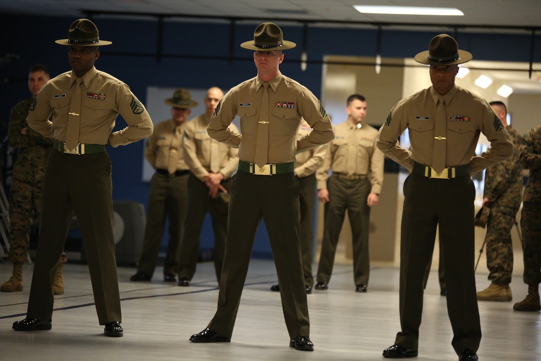 Photo Gallery Marine Recruits Survive First Encounter With Parris Island Drill Instructors