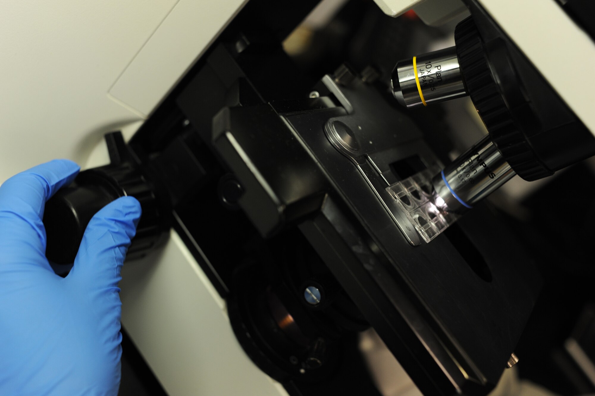 Scott Air Force Base technicians analyze medical samples in the laboratory. (U.S. Air Force photo/Airman 1st Class Megan Friedl)