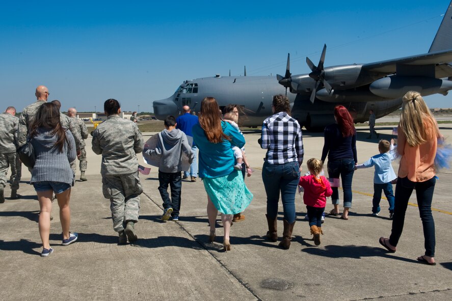 Hurlburt families walk toward an aircraft carrying their loved ones on the flightline at the 9th Aircraft Maintenance Unit hangar during Operation Homecoming at Hurlburt Field, Fla., March 13, 2014. During OpHo, families greet their Airmen as they return from deployed locations. (U.S. Air Force photo/Senior Airman Naomi Griego) 