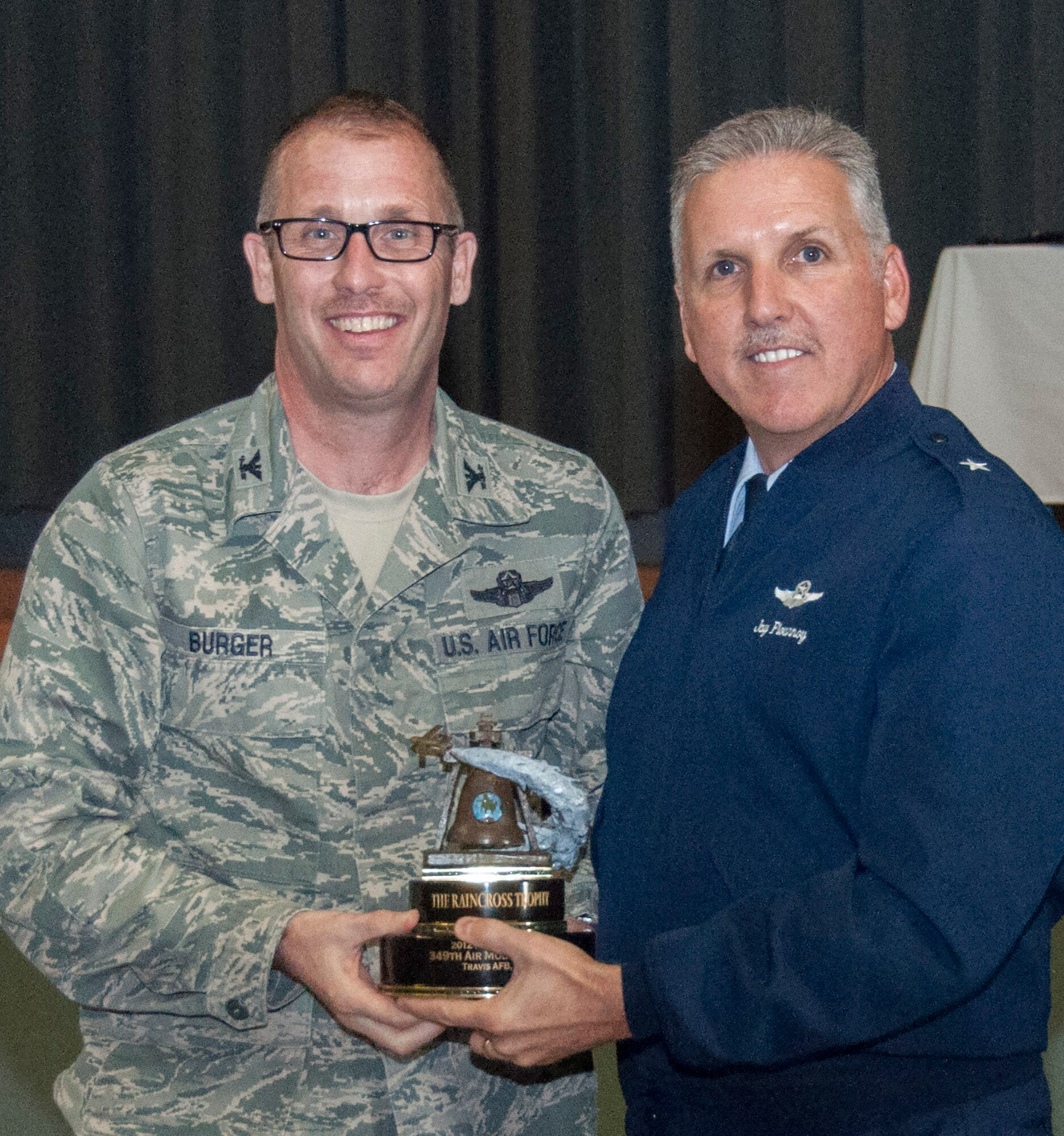 TRAVIS AIR FORCE BASE, Calif. --Brig. Gen. John C. Flournoy, Jr., 4th Air Force commander, presents the
Raincross Trophy to Col. Matthew Burger, 349th Air Mobility Wing commander,
for being the best wing in the numbered Air Force (NAF) for fiscal years
2012 and 2013. The presentation was made at a Commanders Call, Travis Air
Force Base, Calif., on March 9, 2014. The Greater Riverside Chambers of
Commerce in 1998 elected to commemorate the 'return home' of Fourth Air
Force, by creating the Raincross Trophy to honor the best of the best in 4th
Air Force. (U.S. Air Force photo by Master Sgt. Rachel Martinez)