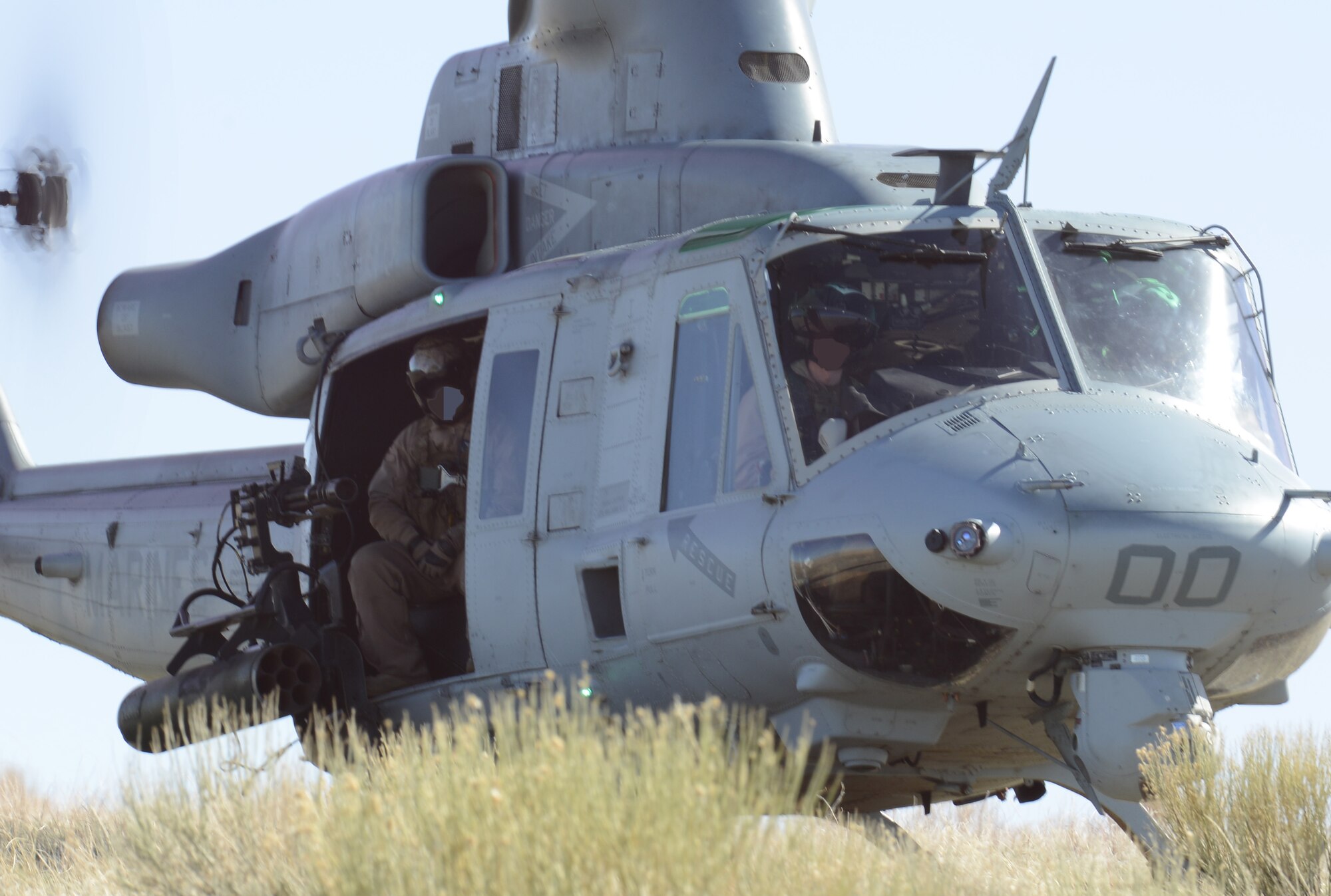 A United States Marine Corps UH-1Y Venom helicopter crew picks up combat controllers March 12, 2014, at the Juniper Butte Bombing Range near Mountain Home Air Force Base, Idaho. The combat exercise Gunfighter Flag is designed to prepare multiple joint and coalition terminal attack controller teams for upcoming deployments as well as provide proficiency training for aircrews. (U.S. Air Force photo by Senior Airman Benjamin Sutton/Released)
