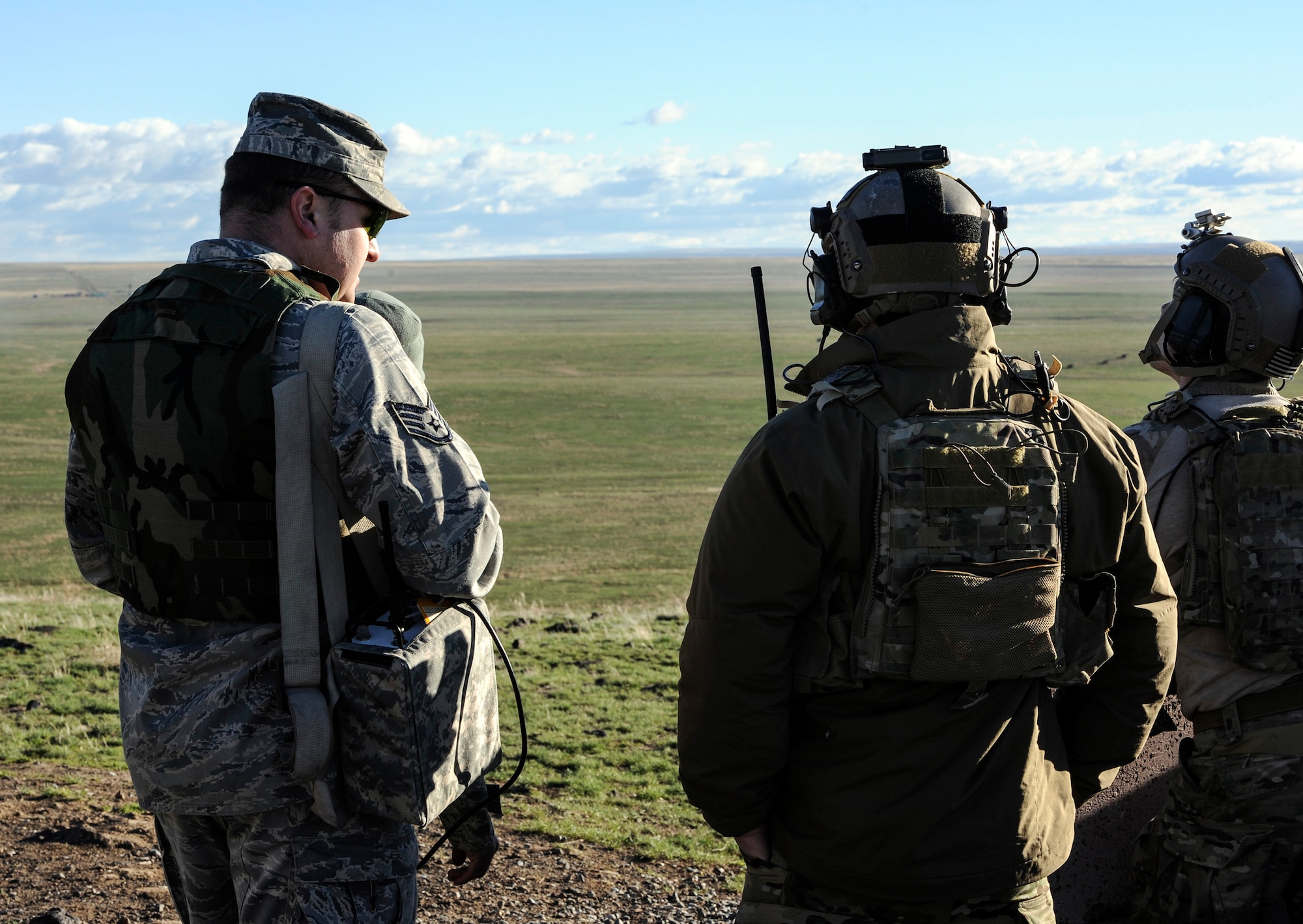 Air Force Staff Sgt. Dallas Dugan, 266th Range Squadron NCO, works with a team of Air Force combat controllers as he readies to launch exercise surface-to-air missiles at Saylor Creek at Mountain Home Air Force Base, Idaho, March 11, 2014. The 266th RANS controls threat emitters and launches simulated ground to air rockets during the exercise. (U.S. Air Force photo by Master Sgt. Kevin Wallace/RELEASED)