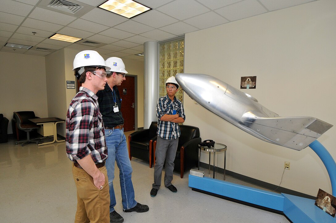 AEDC engineer Tom Hartvigsen (center) mentors Bedford County, Community High School students Austin Sanders (left) and Josian Trainer during the Engineer for a Day visit at AEDC. Both students are seniors interested in mechanical engineering. (Photo by Jacqueline Cowan)