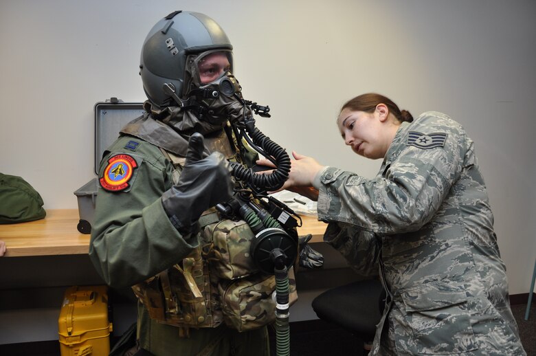 Travis trains on integrated aircrew body armor > Air Force Reserve