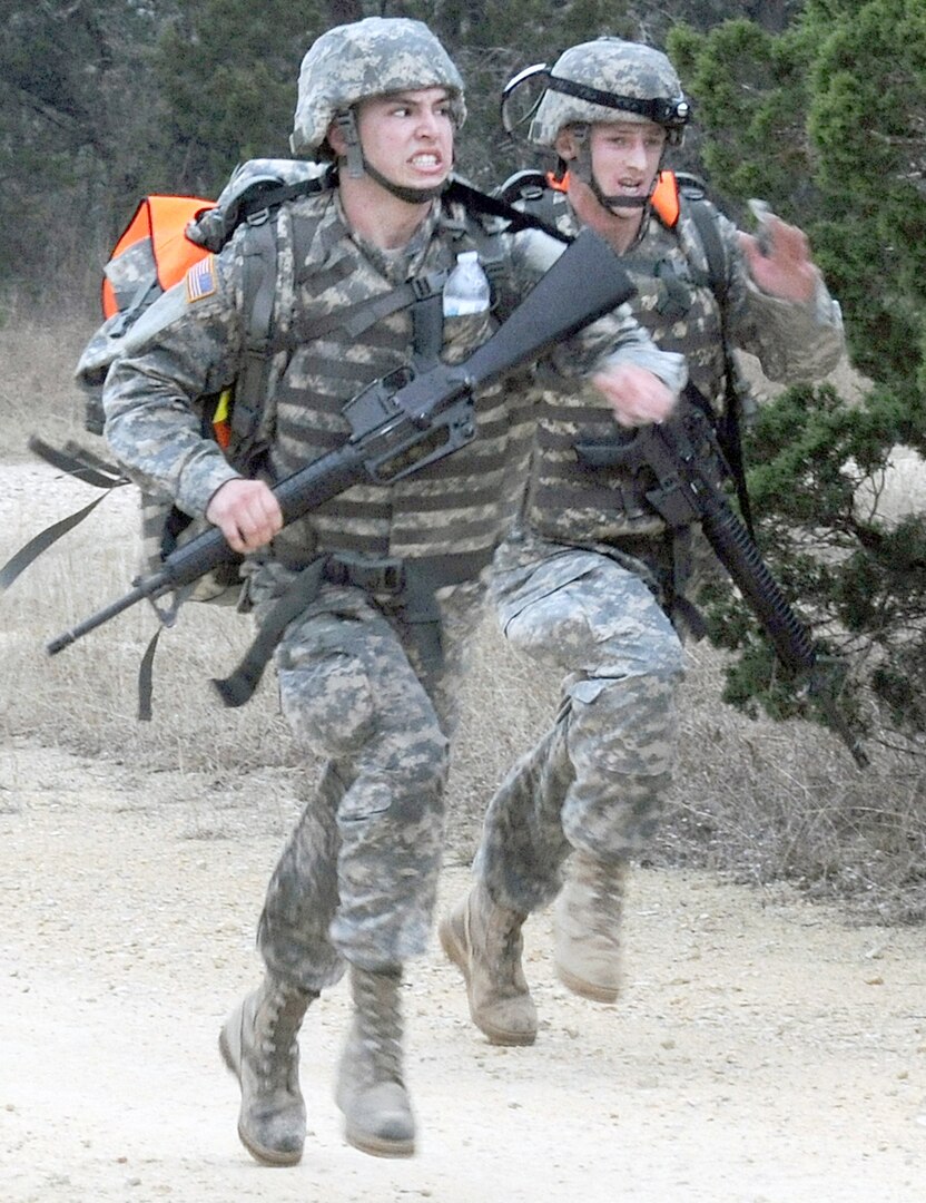 Spc. Christopher Ruff (left), with the 319th Combat Sustainment
Support Battalion, Headquarters and Headquarters Detachment in
Miami, Okla., races against Spc. Benjamin Wentz, with the 974th
Quartermaster Company in Amarillo, Texas.
Photo by Master Sgt. Robert R. Ramon