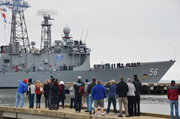 USS Simpson (FFG 56) briefly visited Charleston, S.C., March 19, 2014, as the ship and crew prepare to return to their homeport of Naval Station Mayport, Fla., following a routine deployment. The Simpson moored at Union Pier Terminal in downtown Charleston to embark family members to ride the ship back to Mayport as part of the Navy’s Tiger Cruise Program. A Tiger Cruise provides the opportunity for the crewmembers’ family and friends to see what the U.S. Navy does on a day to day basis. Per naval instruction, a Tiger is usually any relative or friend (but not girlfriend/boyfriend, fiancée or spouse) of a crew member. (U.S. Air Force photo/Eric Sesit)

