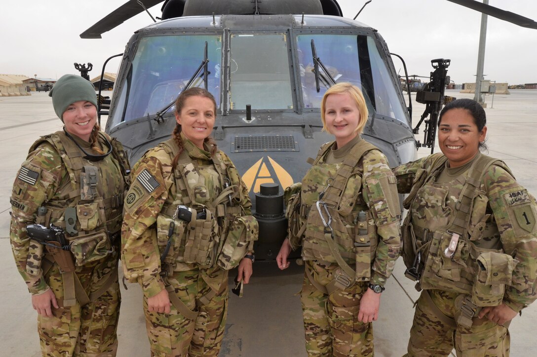 From Left To Right Us Army 1st Lt Stephanie Mckiernan Us Army