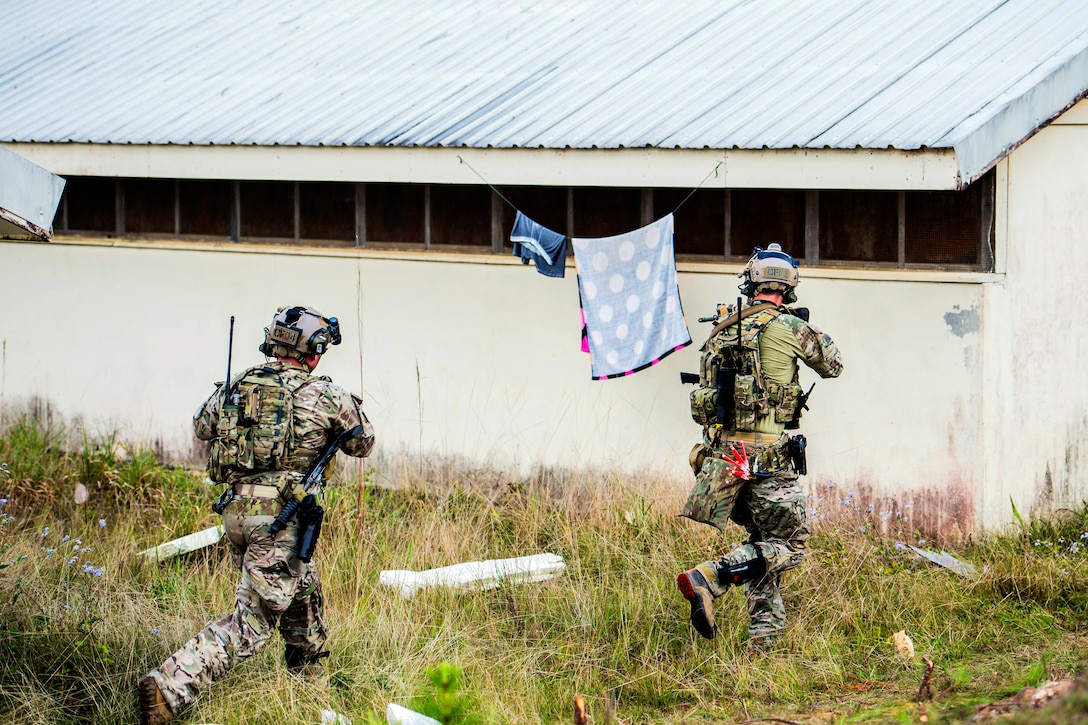 U.S. Special Forces soldiers search buildings in a compound during Exercise Fused Response 2014 on Price Barracks in Belize City, Belize, March 13, 2014.