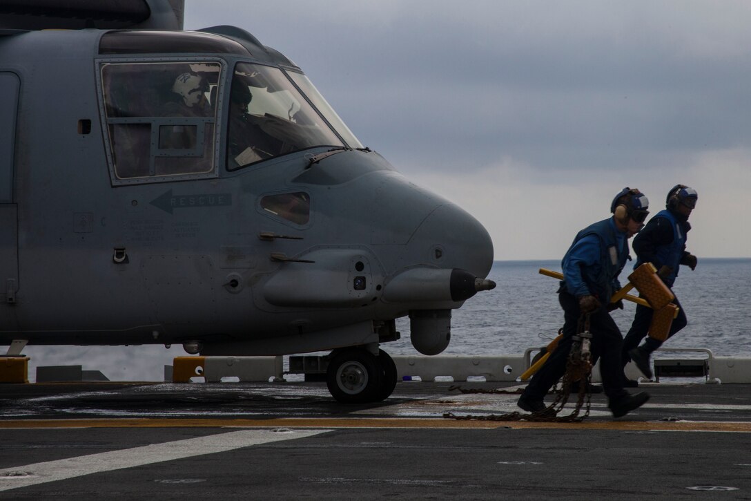 Sailors with the deck department of the USS Bonhomme Richard (LHD-6) remove the chains and chalks from an MV-22 Osprey with Marine Medium Tiltrotor Squadron 265 (Reinforced), 31st Marine Expeditionary Unit, prior to liftoff, Mar. 20. Continual flight-line operations aboard the USS BHR are in support of the 31st MEU’s Certification Exercise, during which members of Special Operations Training Group, III Marine Expeditionary Force, evaluate the MEU as it conducts its mission essential tasks in a variety of scenarios. The 31st MEU is the Marine Corps’ force of choice for the Asia-Pacific region and is the only continuously forward-deployed MEU.