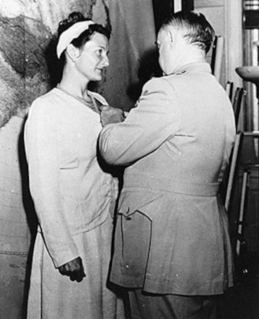 Virginia Hall receiving the Distinguished Service Cross in 1945 from OSS chief General Donovan.