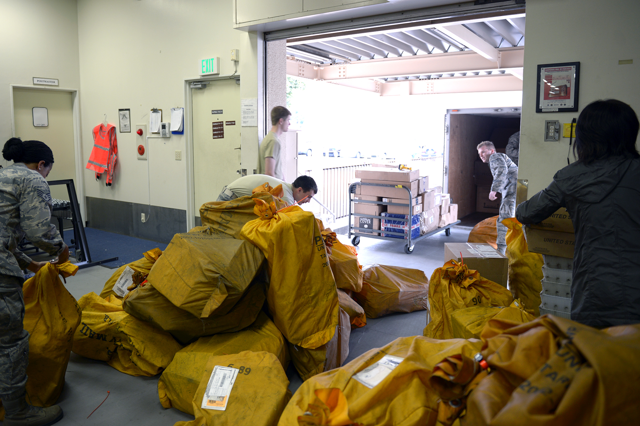 Yokota post office Special delivery every day > Yokota Air Base