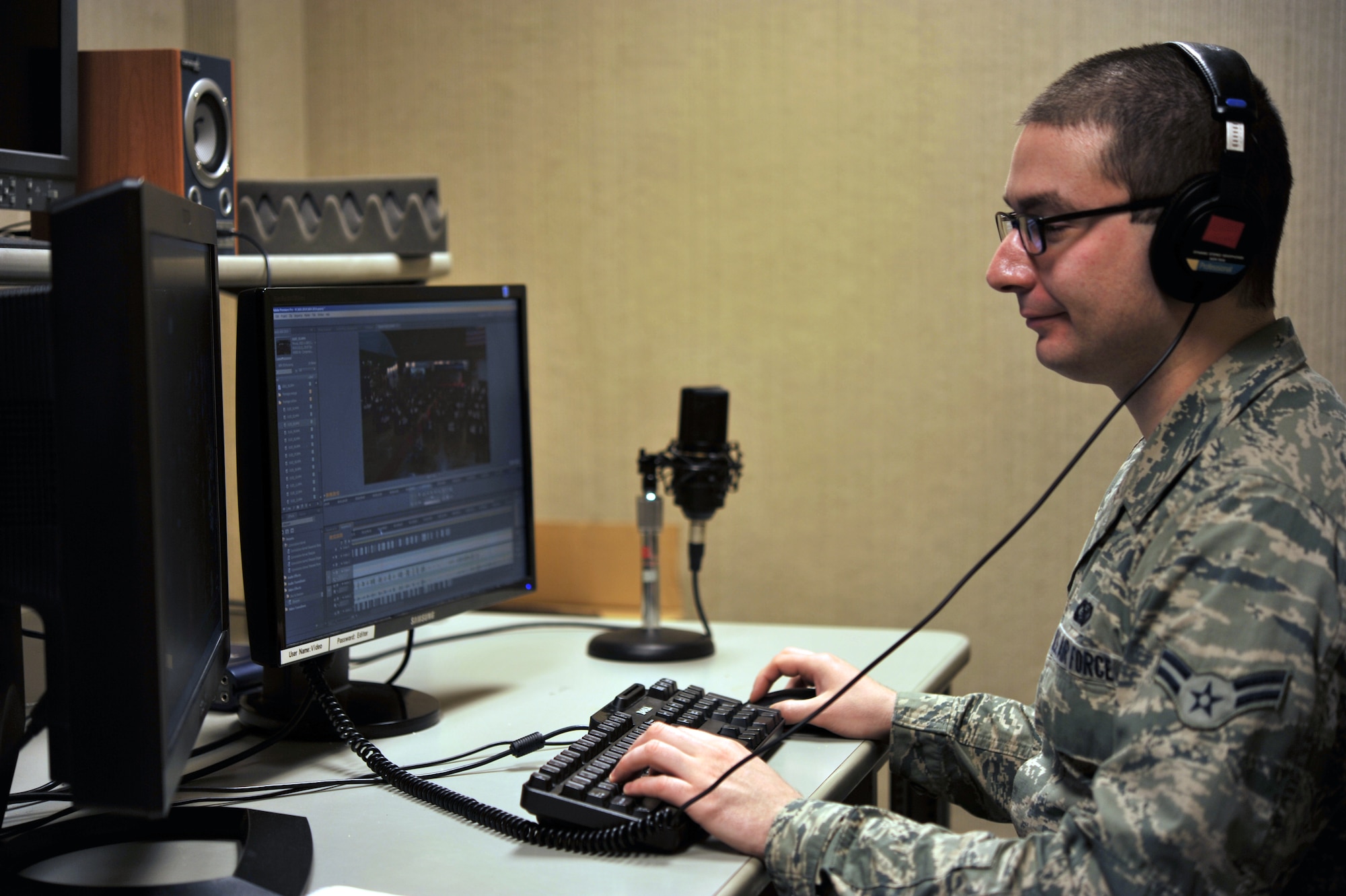Airman First Class Nick Dastas, a broadcast journalist assigned to 88 Air Base Wing Public Affairs, edits video from a recent event.  Dastas’ work was recently recognized for excellence at the 2013 Air Force Media Contest in the Television Newsbreak category, as he garnered a second place award for his “Warrior Writers” news story.  (Air Force photo by Brian Duke)


