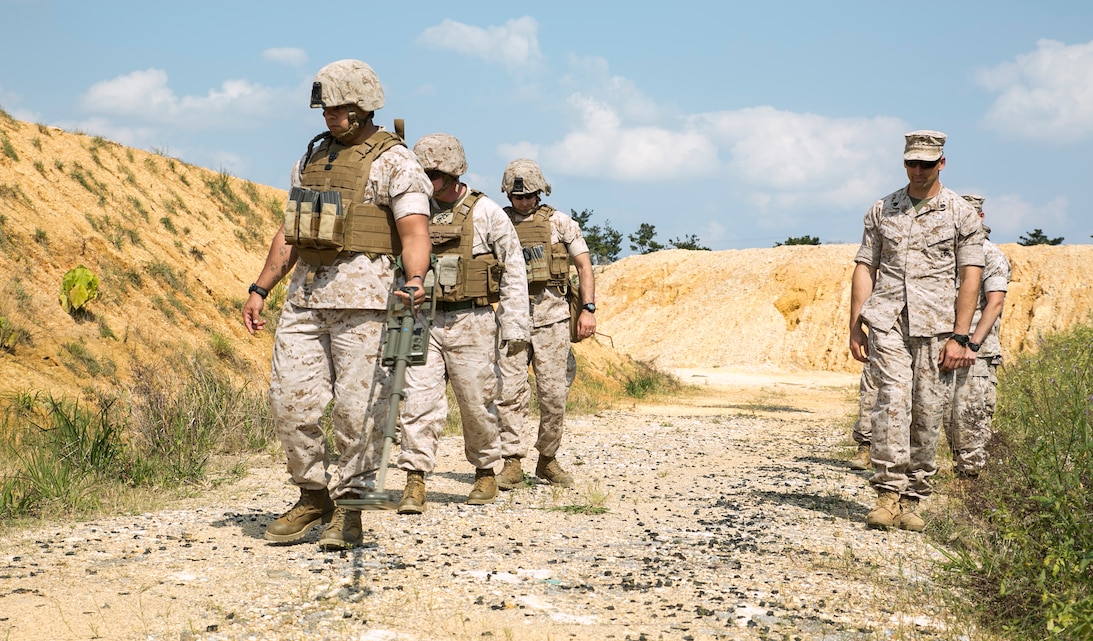 military-working-dog-handlers-build-skills-with-eod-okinawa-marines