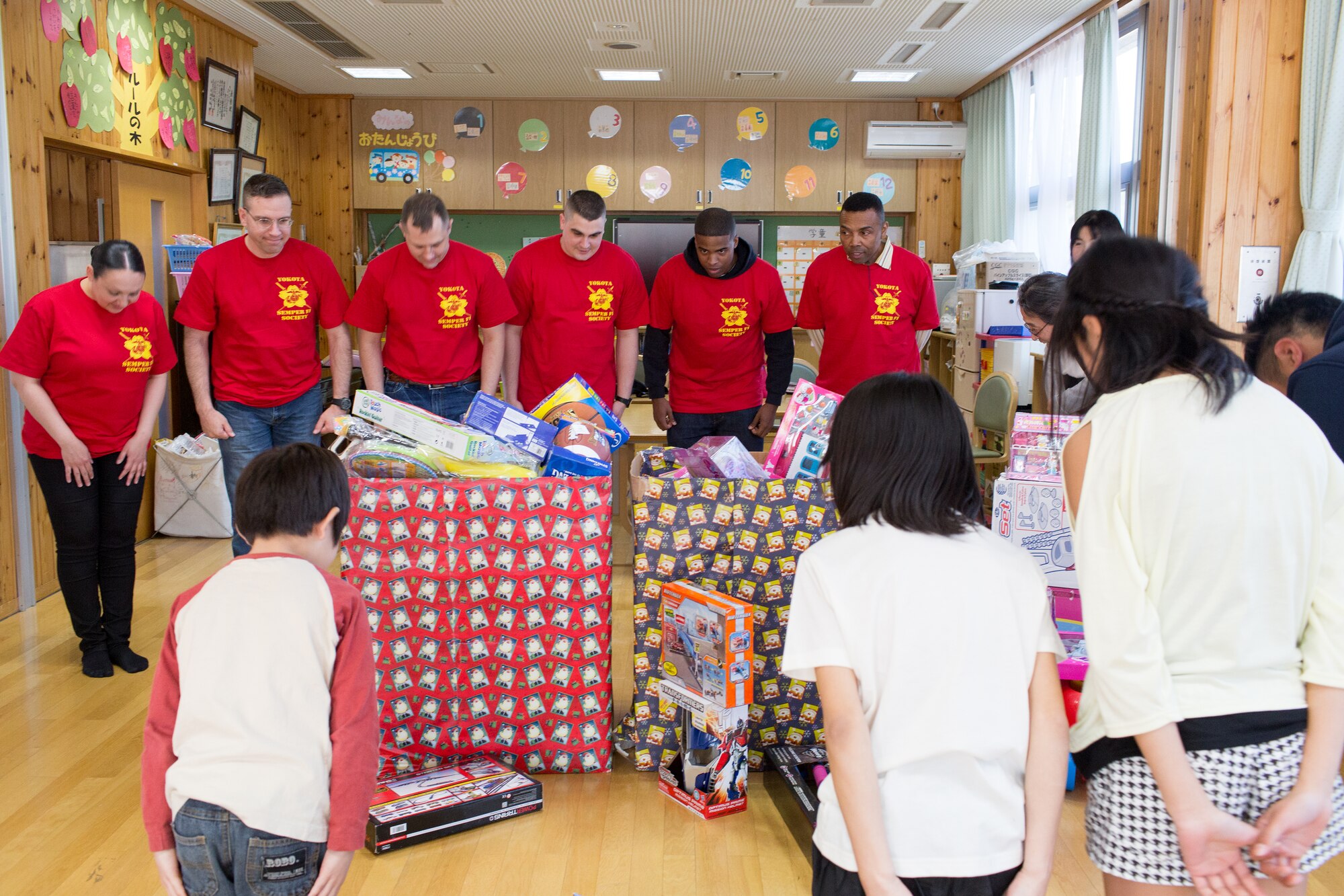 Children greet members of the Semper Fi Society at Ajiro orphanage in Akiruno City, Tokyo, Japan, March 24, 2014, during an annual toy drop. The SFS at Yokota
delivered more than 200 toys to the orphanage. (U.S. Air Force photo by Osakabe Yasuo/Released)
