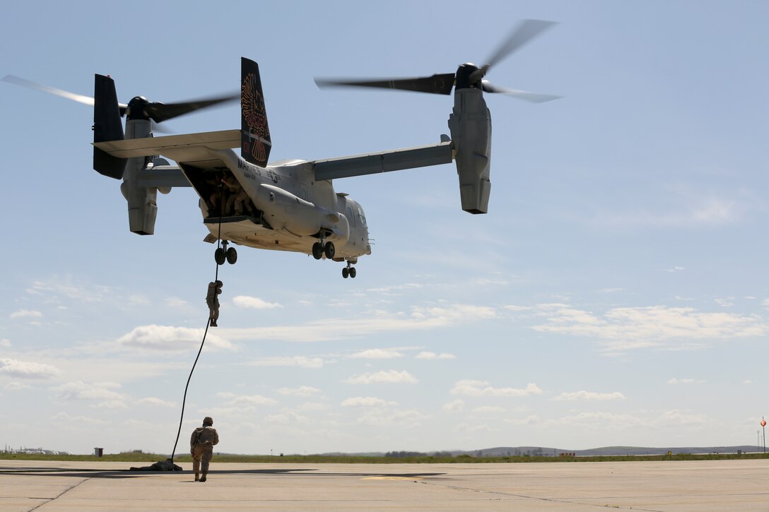 U.S. Marines of Special-Purpose Marine Air-Ground Task Force Crisis Response conduct helicopter rope suspension training aboard Moron Air Base, Spain, March 27, 2014. The training maintains and enhances SP-MAGTF Crisis Response's ability to rapidly respond to a broad range of crises throughout the U.S. Africa Command area of responsibility. (U.S. Marine Corps photo by Lance Cpl. Alexander Hill/Released)
