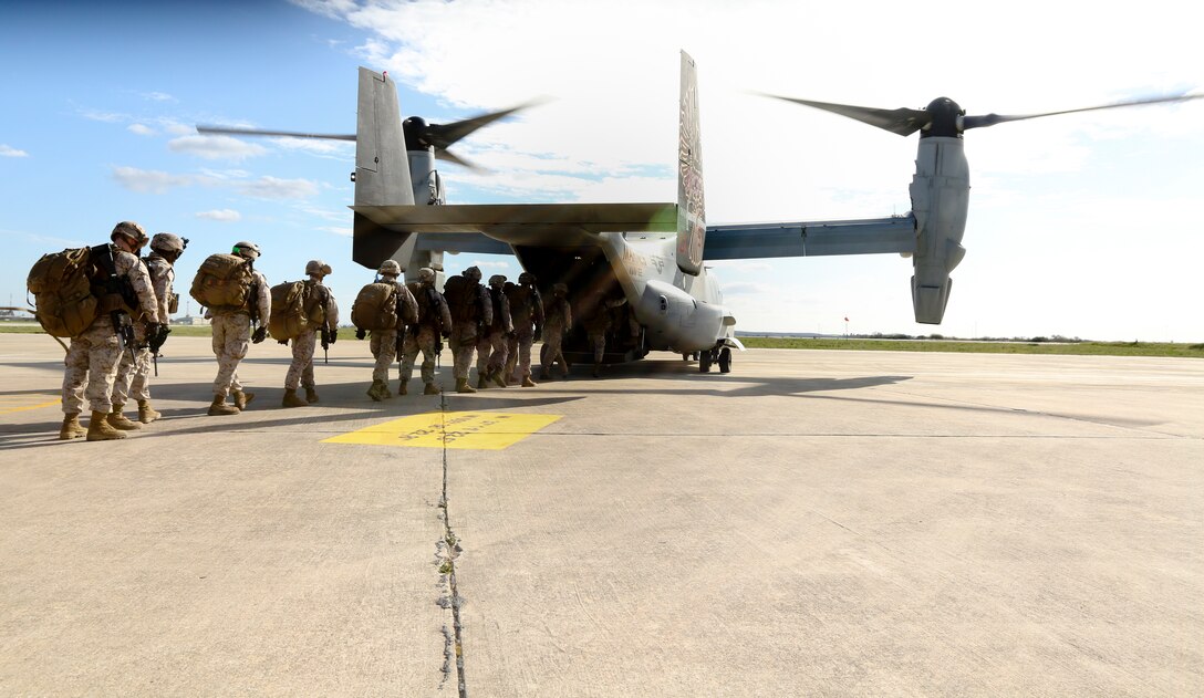 U.S. Marines of Special-Purpose Marine Air-Ground Task Force Crisis Response conduct helicopter rope suspension training aboard Moron Air Base, Spain, March 27, 2014. The training maintains and enhances SP-MAGTF Crisis Response's ability to rapidly respond to a broad range of crises throughout the U.S. Africa Command area of responsibility. (U.S. Marine Corps photo by Lance Cpl. Alexander Hill/Released)
