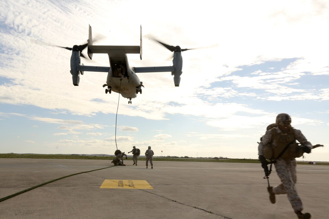U.S. Marines of Special-Purpose Marine Air-Ground Task Force Crisis Response conduct helicopter rope suspension training aboard Moron Air Base, Spain, March 27, 2014. The training maintains and enhances SP-MAGTF Crisis Response's ability to rapidly respond to a broad range of crises throughout the U.S. Africa Command area of responsibility. (U.S. Marine Corps photo by Lance Cpl. Alexander Hill/Released)
