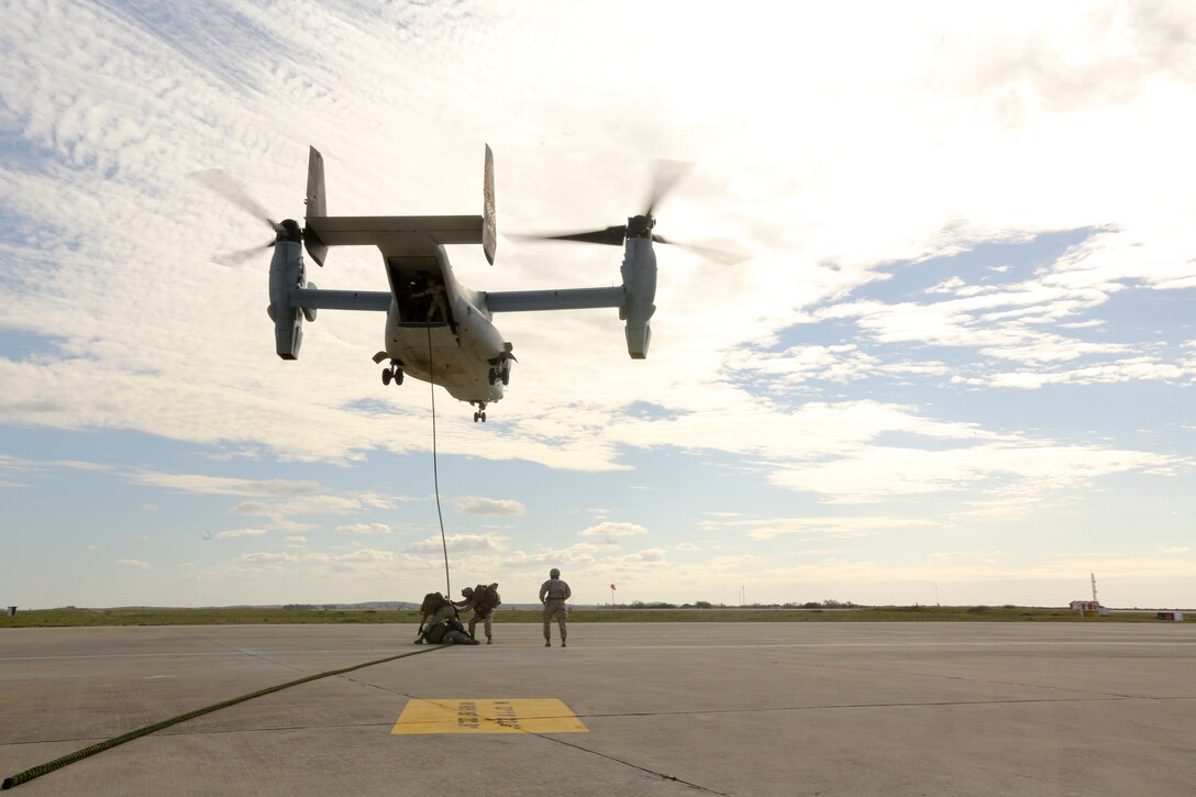 U.S. Marines of Special-Purpose Marine Air-Ground Task Force Crisis Response conduct helicopter rope suspension training aboard Moron Air Base, Spain, March 27, 2014. The training maintains and enhances SP-MAGTF Crisis Response's ability to rapidly respond to a broad range of crises throughout the U.S. Africa Command area of responsibility. (U.S. Marine Corps photo by Lance Cpl. Alexander Hill/Released)
