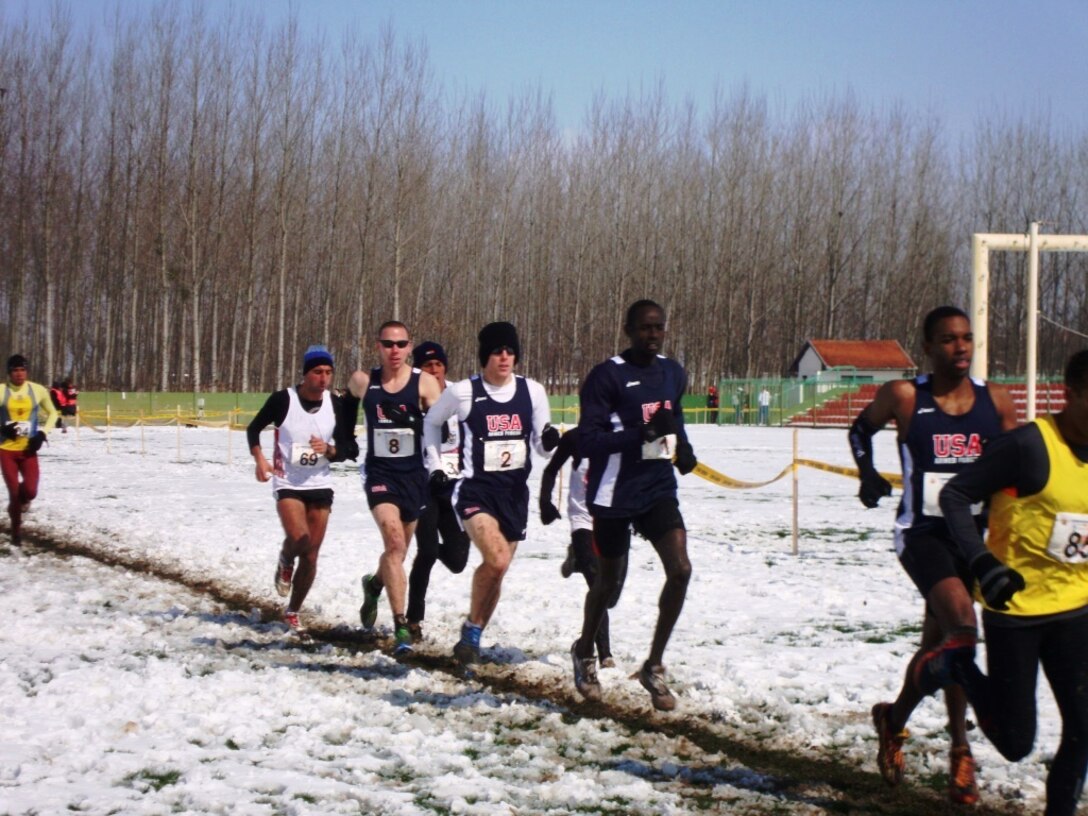 Team USA in a tight pack fighting the elements at the CISM World Military Cross Country Championship in Apatin, Serbia on 16 March 2013 - 