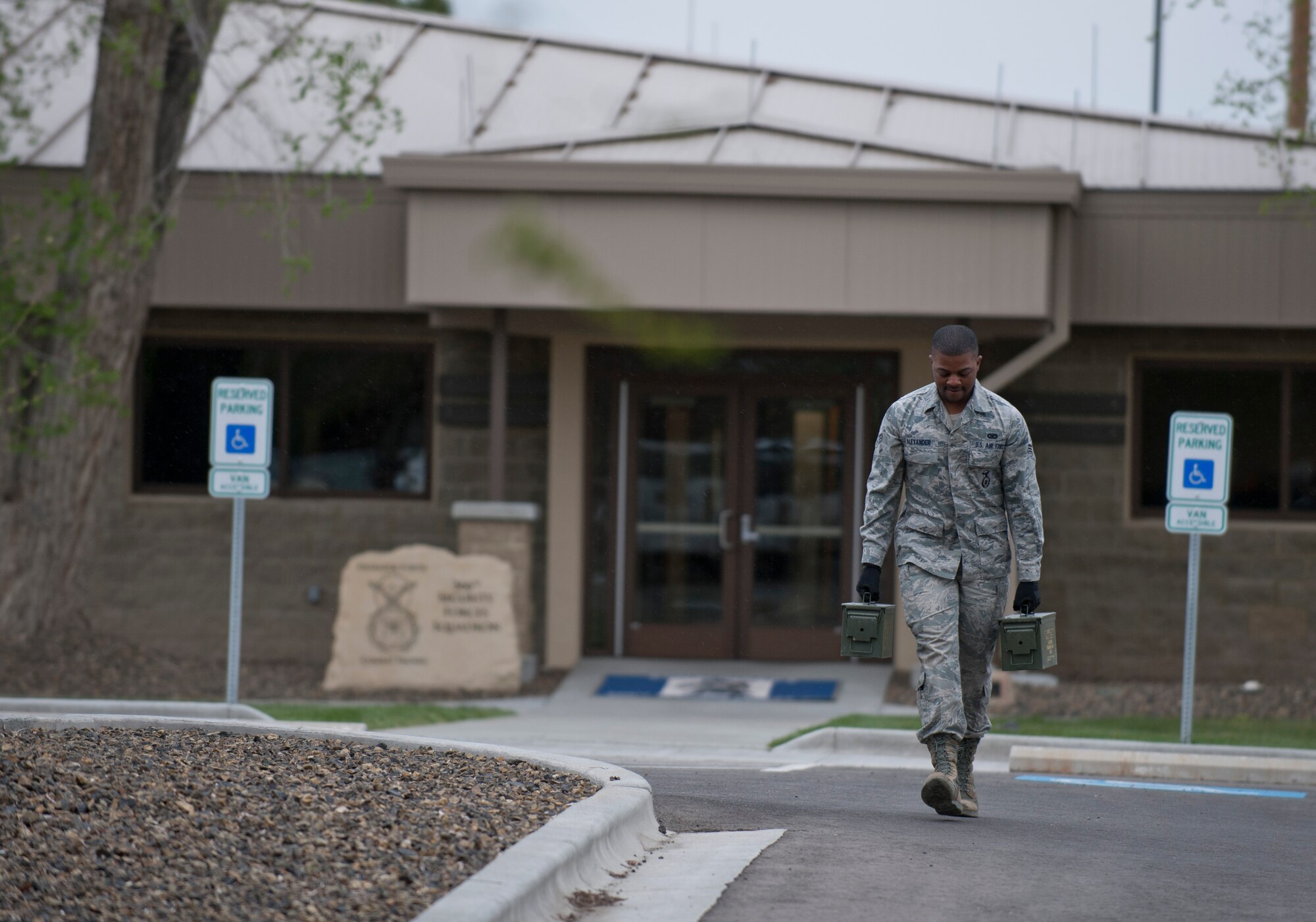 Senior Airman Jahvaun Alexander, 366th Security Forces Squadron staff armorer, carries two ammunition cans, April 22, 2014, at Mountain Home Air Force Base, Idaho. The Defenders Edge Resiliency Challenge course consisted of 12 obstacles to help build confidence within Airmen and promote team building and resiliency. (U.S. Air Force Photo by Airman 1st Class Brittany A. Chase/Released)