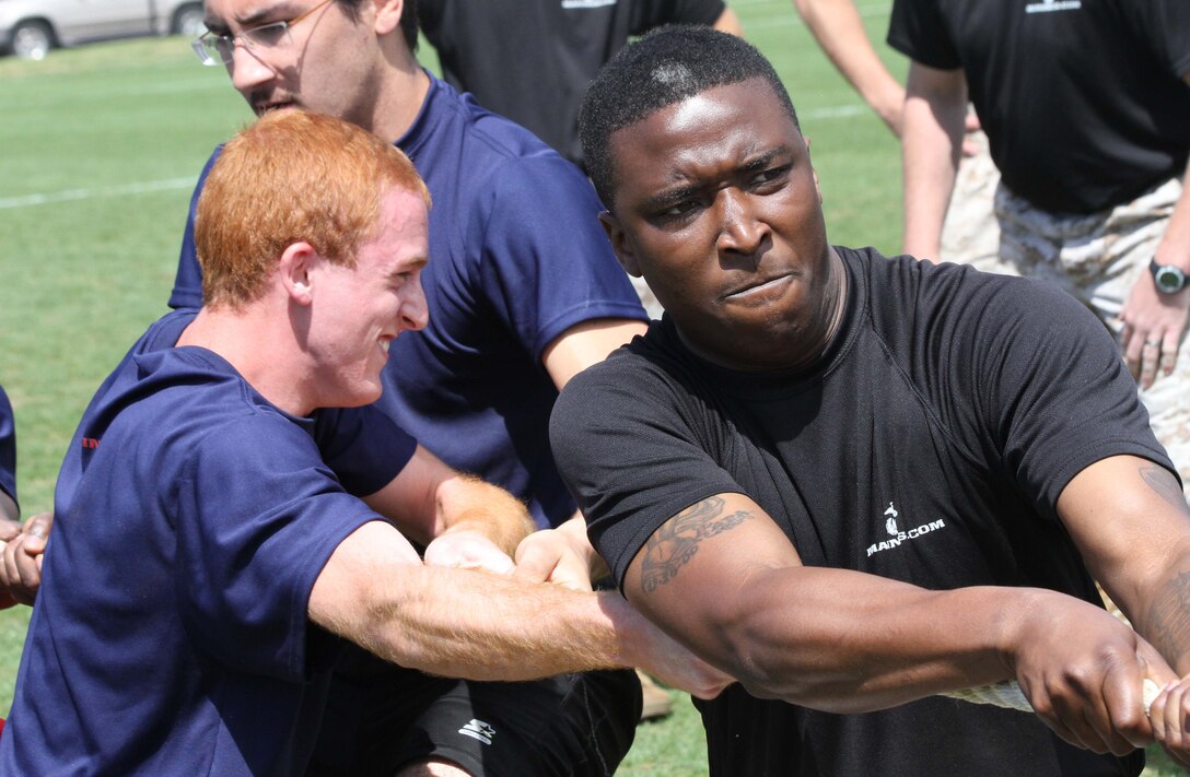 U.S. Marine Corps Gunnery Sgt. Dwayne Williams, the staff noncommissioned officer in charge of Recruiting Sub-Station Jacksonville and Columbiana, Ala., native, and his poolees compete in a tug-of-war during Marine Corps Recruiting Station Raleigh’s statewide pool function at North Carolina State University in Raleigh, N.C., April 26, 2014. The statewide pool function is a competition between the 13 sub-stations of RS Raleigh that tests their poolee’s strength, conditioning and mental fortitude in a series of events. (U.S. Marine Corps photo by Sgt. Dwight A. Henderson/Released) 