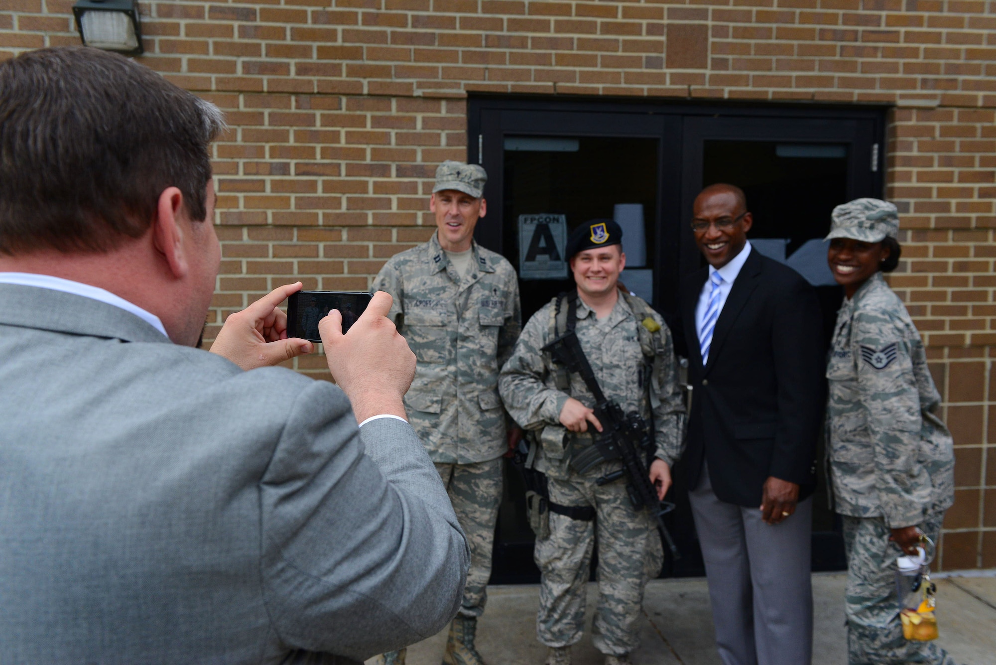 Actor experiences roles in real-life > Shaw Air Force Base > Article Display