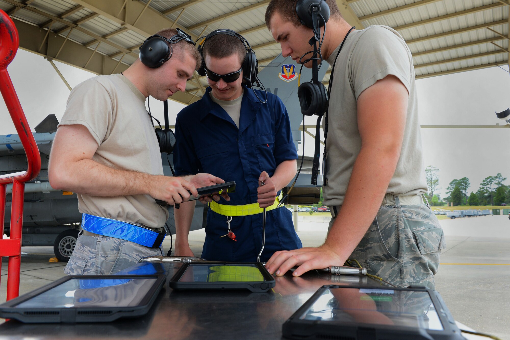 U.S. Air Force Airmen from the 20th Aircraft Maintenance Squadron, 55th Aircraft Maintenance Unit learn to navigate an iPad version of a technical order manual at Shaw Air Force Base, S.C., April 29, 2014.  The 55th AMU tested the new version to determine the manual’s  reliability in a maintenance environment and to determine ease of navigation. (U.S. Air Force photo by Airman 1st Class Jensen Stidham/Released)