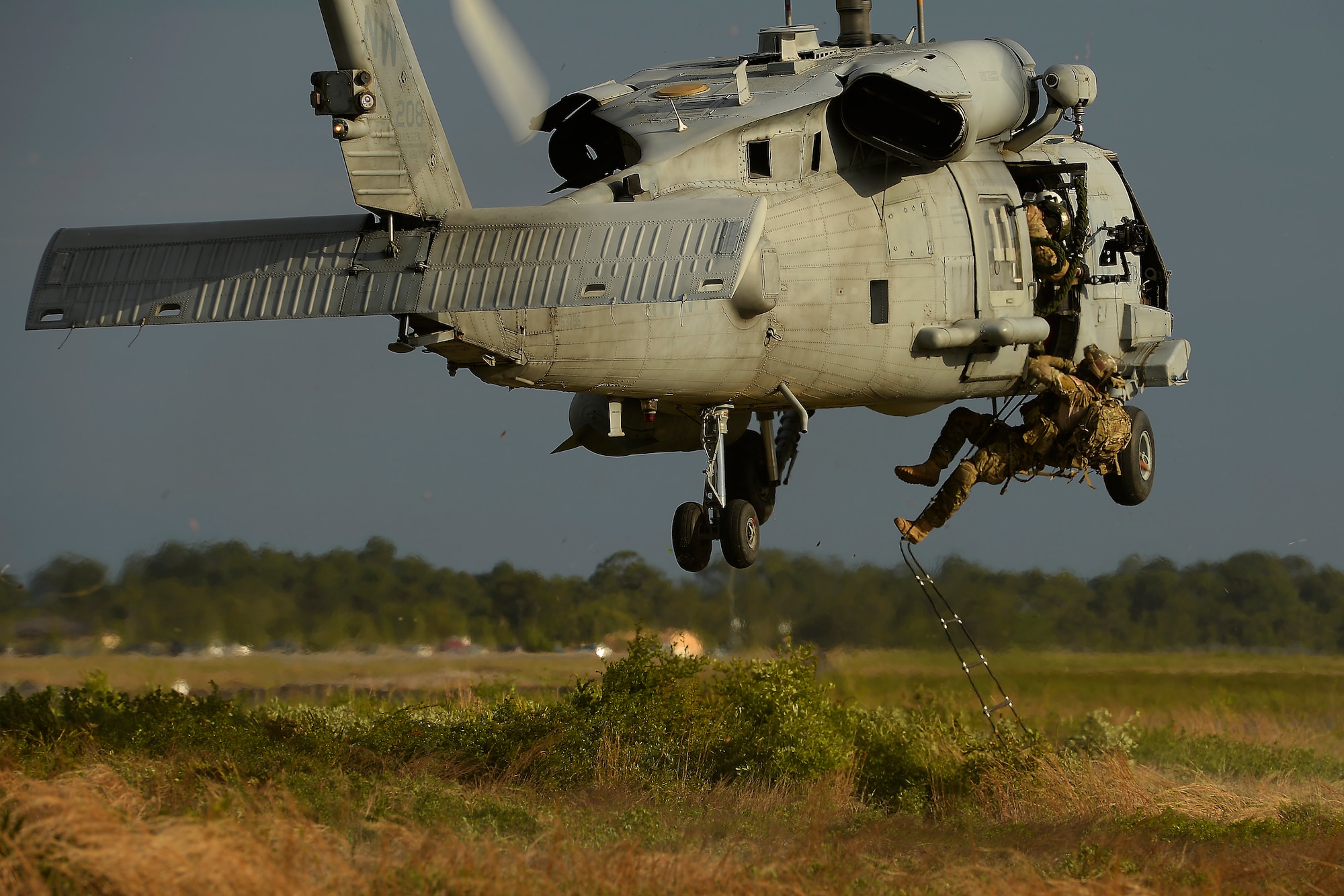 A U.S. Navy HH-60H Seahawk from the Helicopter Sea Combat Squadron(HSC) 84, extracts Air Force combat controllers during Emerald Warrior, May 2, 2014, Hurlburt Field, Fla. Emerald Warrior is an annual, joint exercise to train special operations, conventional and partner nation forces in combat scenarios designed to hone special operations air and ground combat skills, and is the Department of Defenses only irregular warfare exercise. (U.S. Air Force photo by Staff Sgt. Tim Chacon)