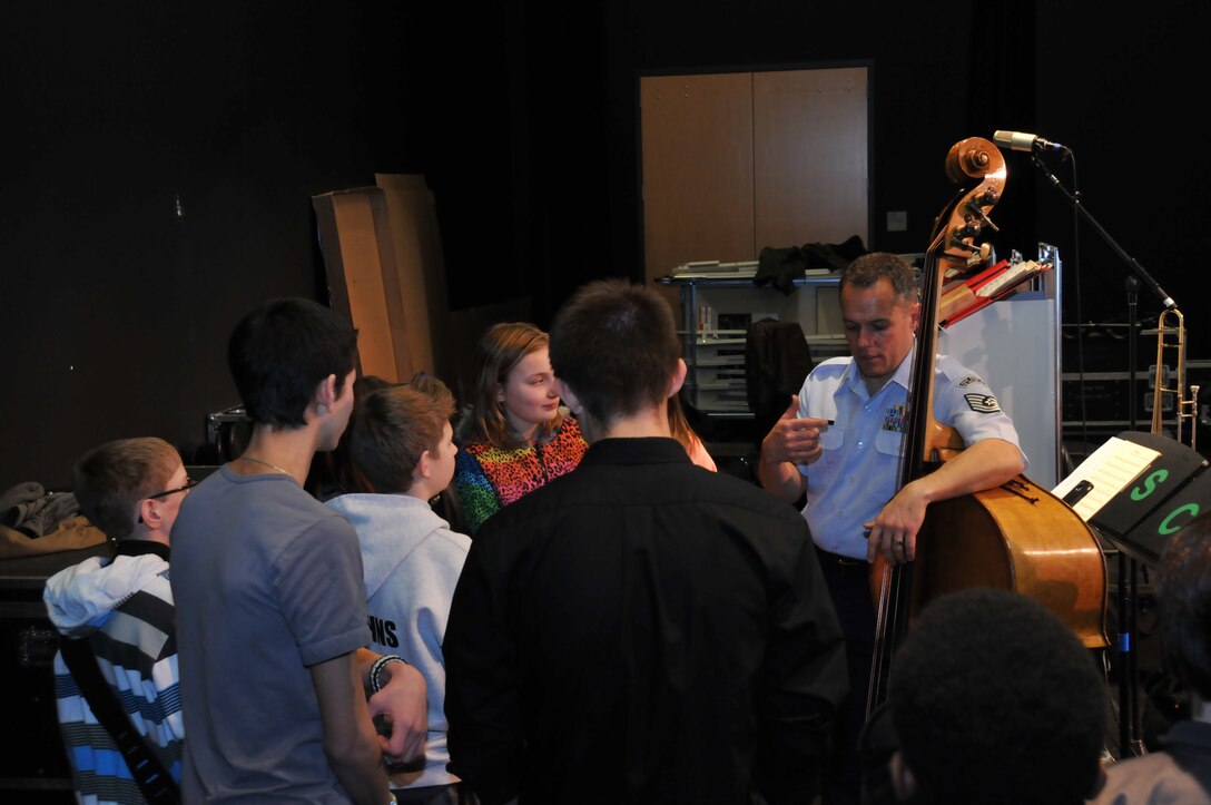 Technical Sergeant Mark Frandsen discusses bass playing with Spokane, WA area students, January, 2013.
