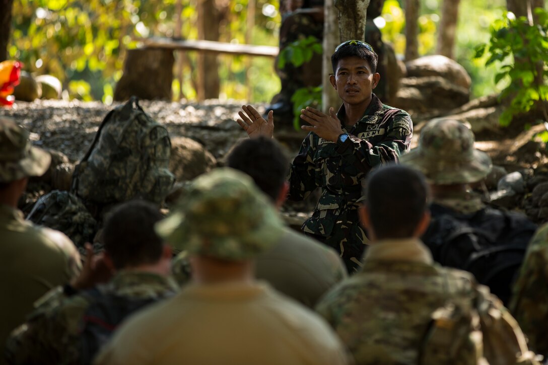 Philippine Army Tech. Sgt. Riden A. Dumalig teaches jungle survival techniques to Australian and U.S. Special Operations Forces Soldiers at Fort Magsaysay, Philippines, May 5, 2014. Philippines, Australian and U.S. Special Operations Forces will be training together over the next three weeks during Balikatan 2014. The Armed Forces of the Philippines and U.S. have had a long-standing relationship and welcome the Australian Defence Forces increasing participation in Balikatan.
