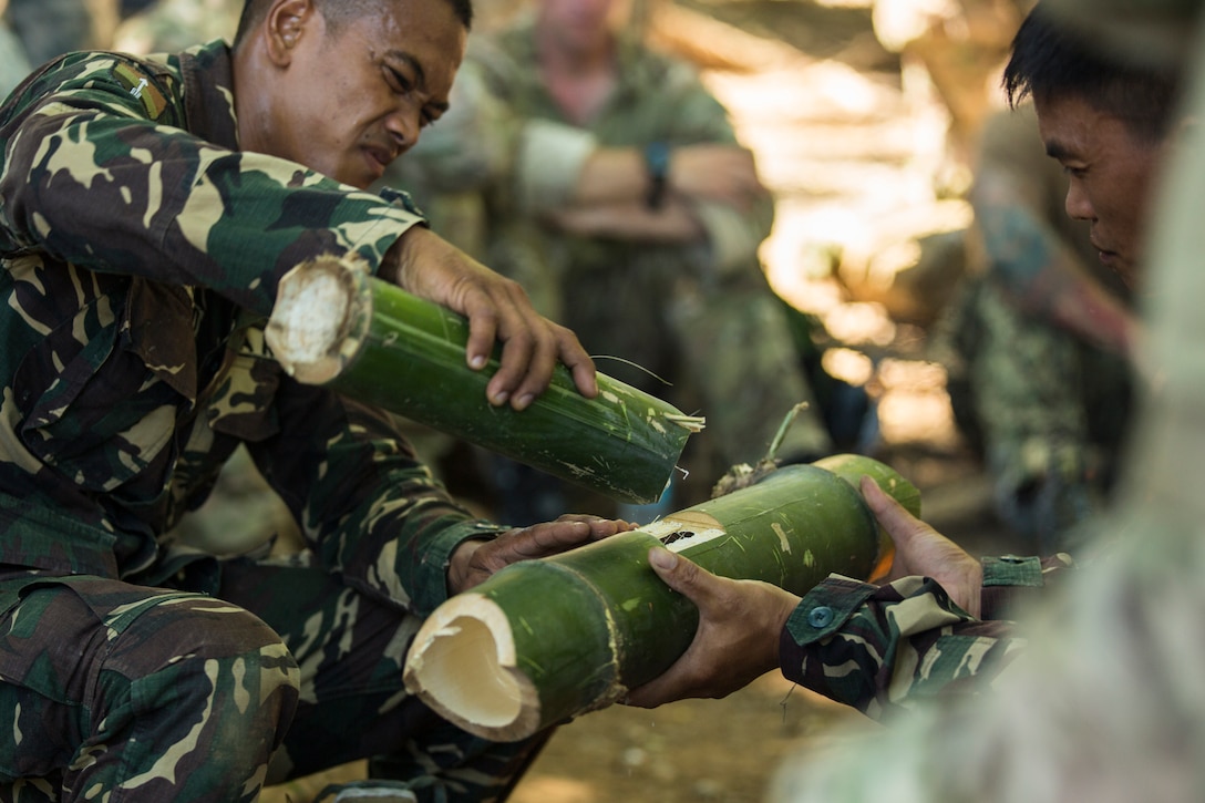 Philippine Special Operations Forces Soldiers teach Australian and U.S. Special Operations Soldiers how to cook rice during jungle survival training at Fort Magsaysay, Philippines, May 5, 2014. Philippines, Australian and U.S. Special Operations Forces will be training together over the next three weeks during Balikatan 2014. The Armed Forces of the Philippines and U.S. have had a long-standing relationship and welcome the Australian Defence Forces increasing participation in Balikatan.